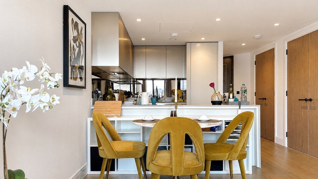 Flat Albert Embankment in Greater London
