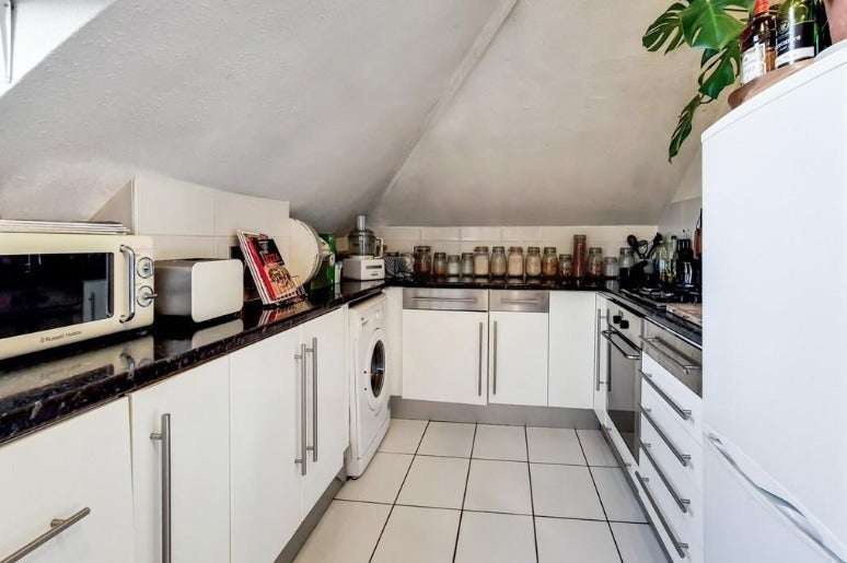 Flat Bevill Close in Greater London