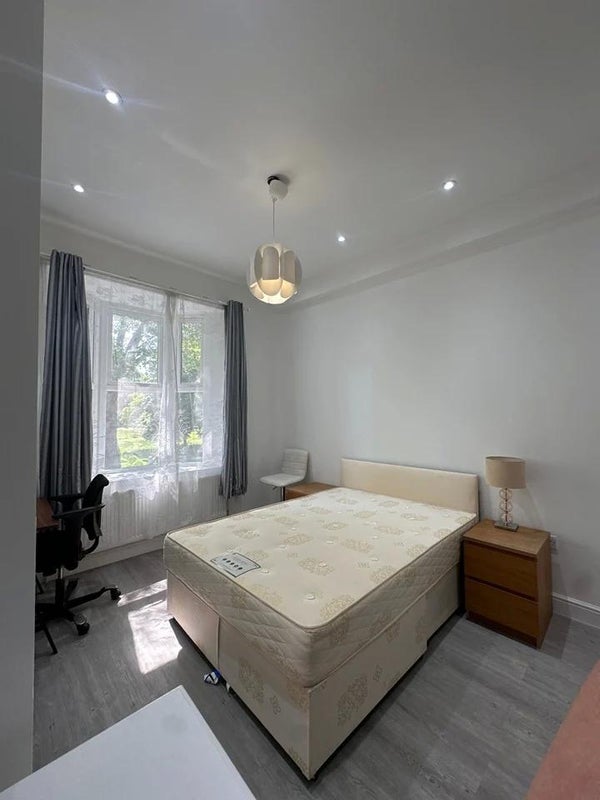 Room Uxbridge Road in Greater London