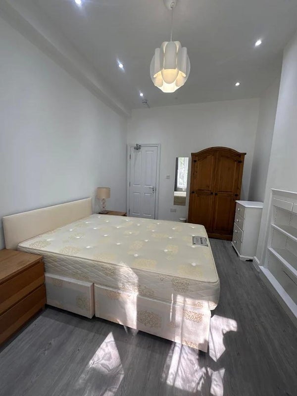 Room Uxbridge Road in Greater London