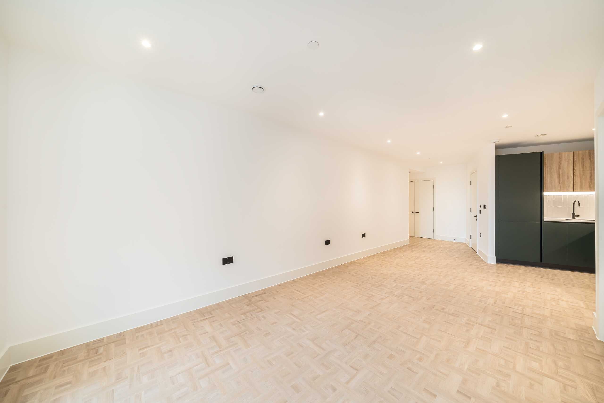 Flat Monarch Square in Greater London