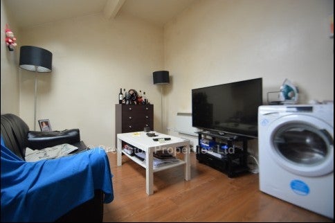 Flat Moorland Avenue in Leeds