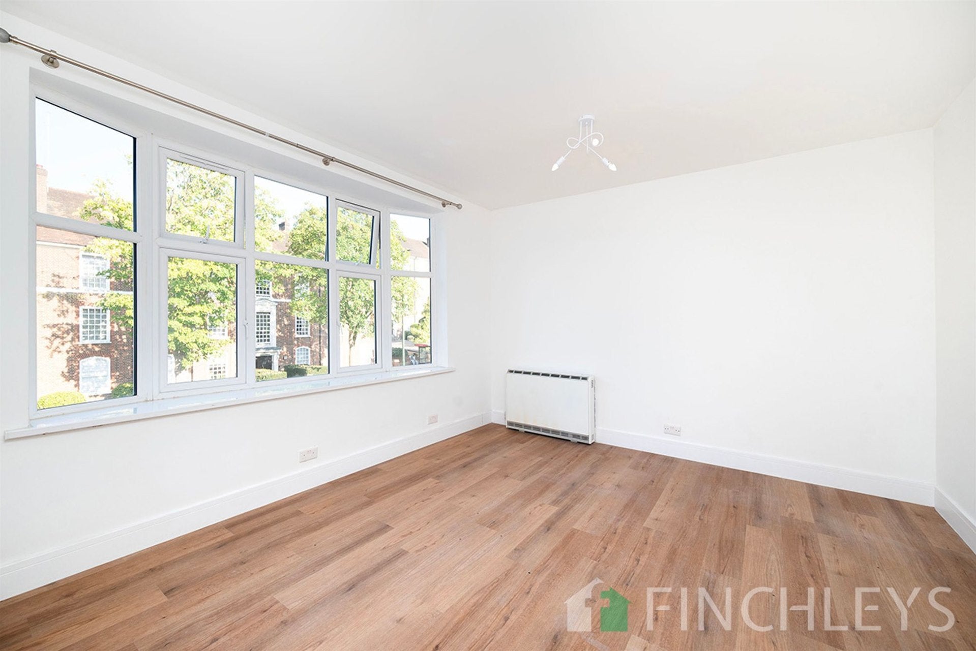 Flat Finchley Road in Greater London