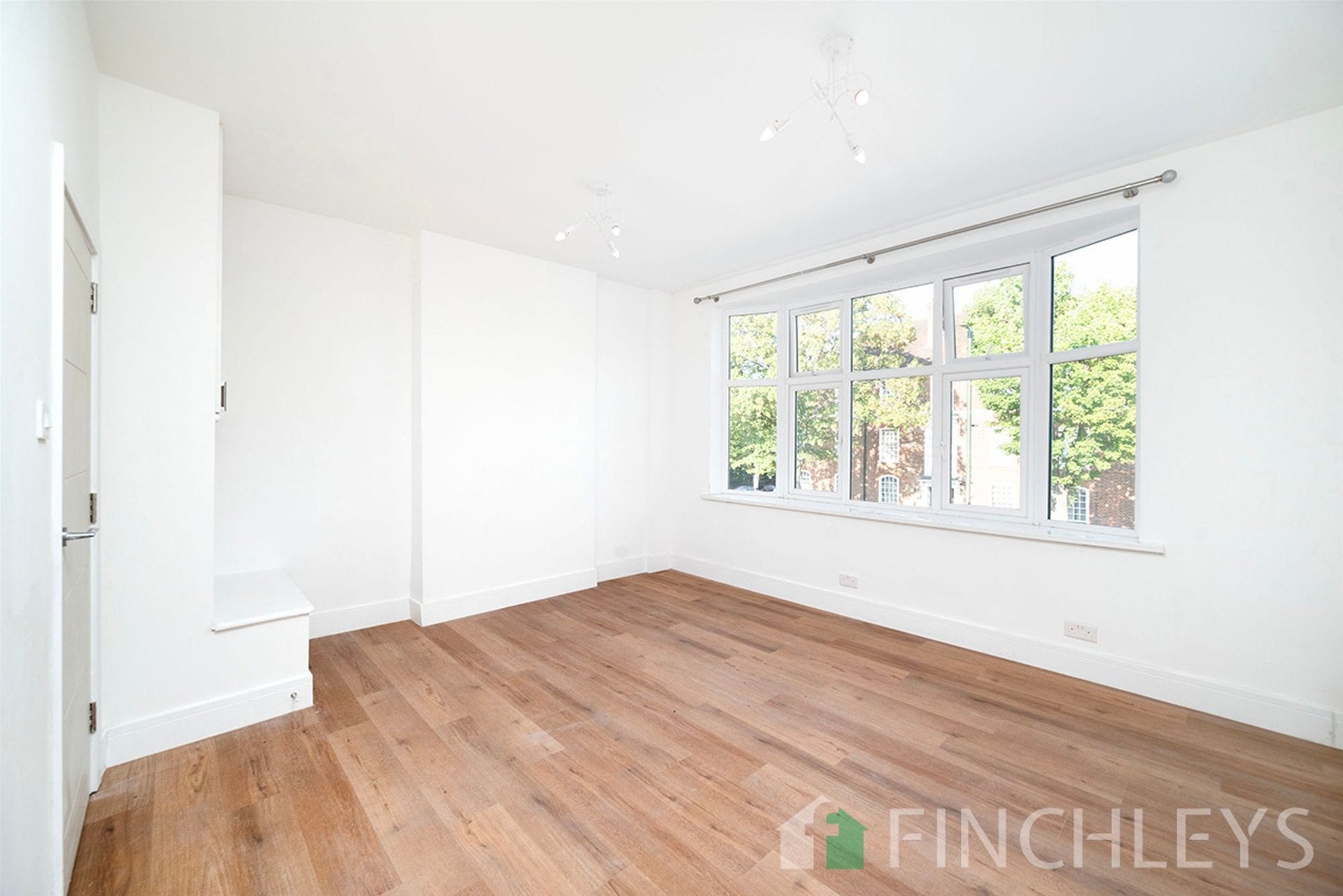 Flat Finchley Road in Greater London