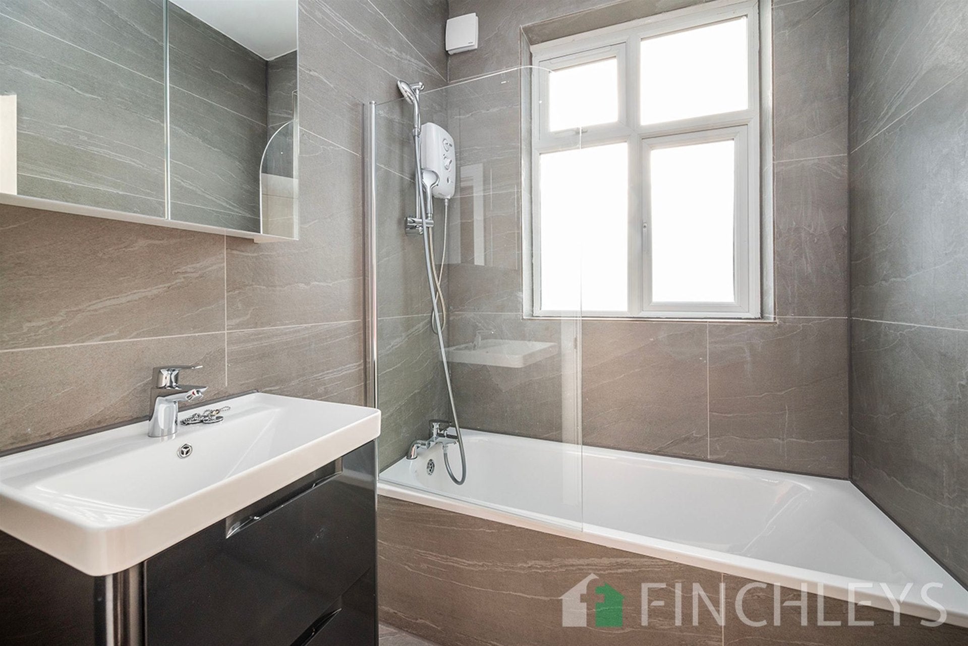 Flat Finchley Road in Greater London