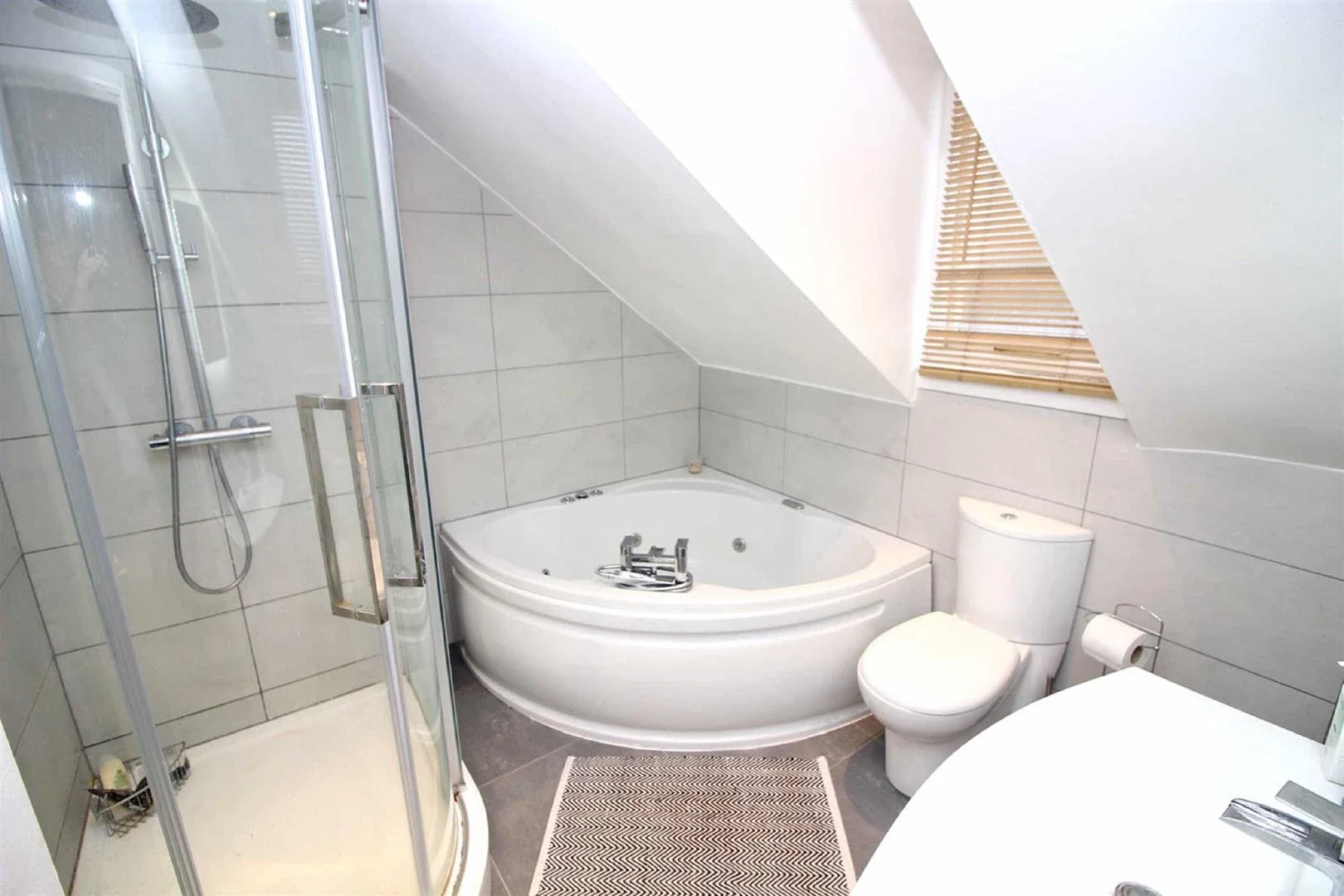 Flat Romilly Crescent in Cardiff