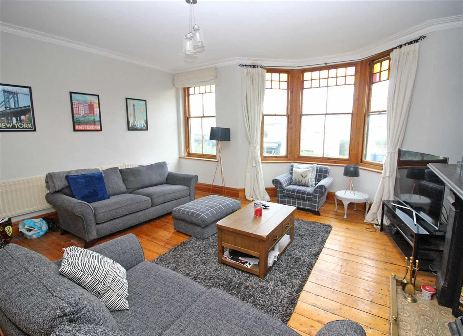 Flat Romilly Crescent in Cardiff