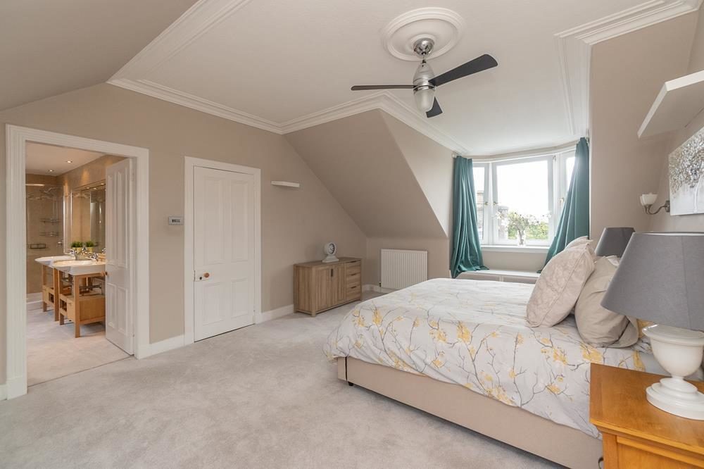 Flat Hamilton Place in Edinburgh