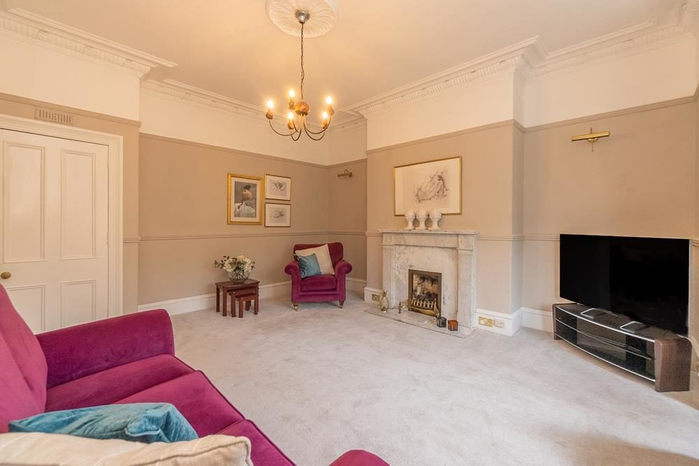 Flat Hamilton Place in Edinburgh