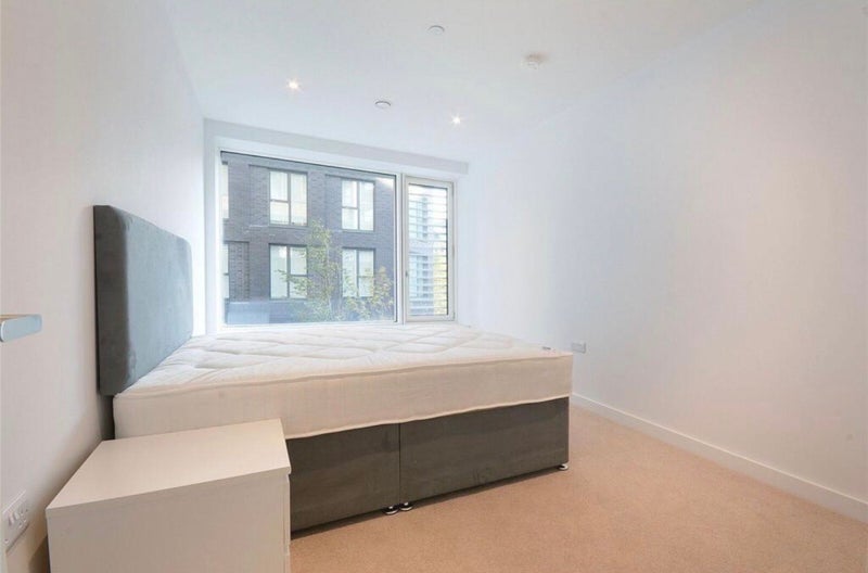 Room Deacon Street in Greater London