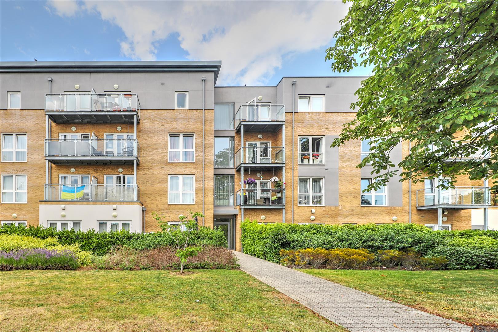 Flat Porters Way in Greater London