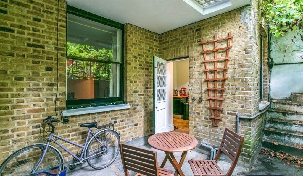 Flat Gwendwr Road in Greater London