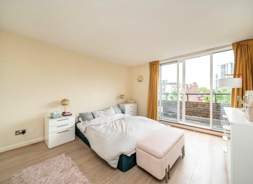 Flat Adamson Road in Greater London