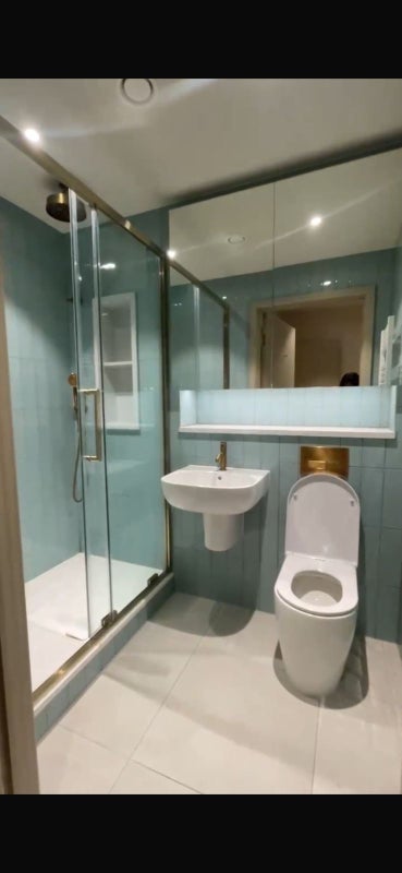 Room Ashley Road in Greater London