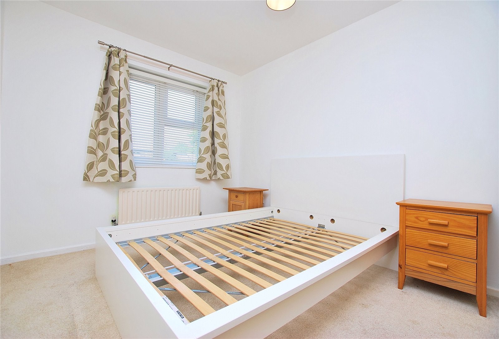 Flat Walnut Tree Close in Guildford
