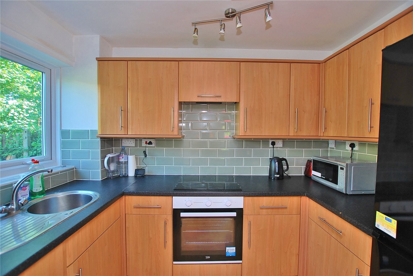 Flat Walnut Tree Close in Guildford
