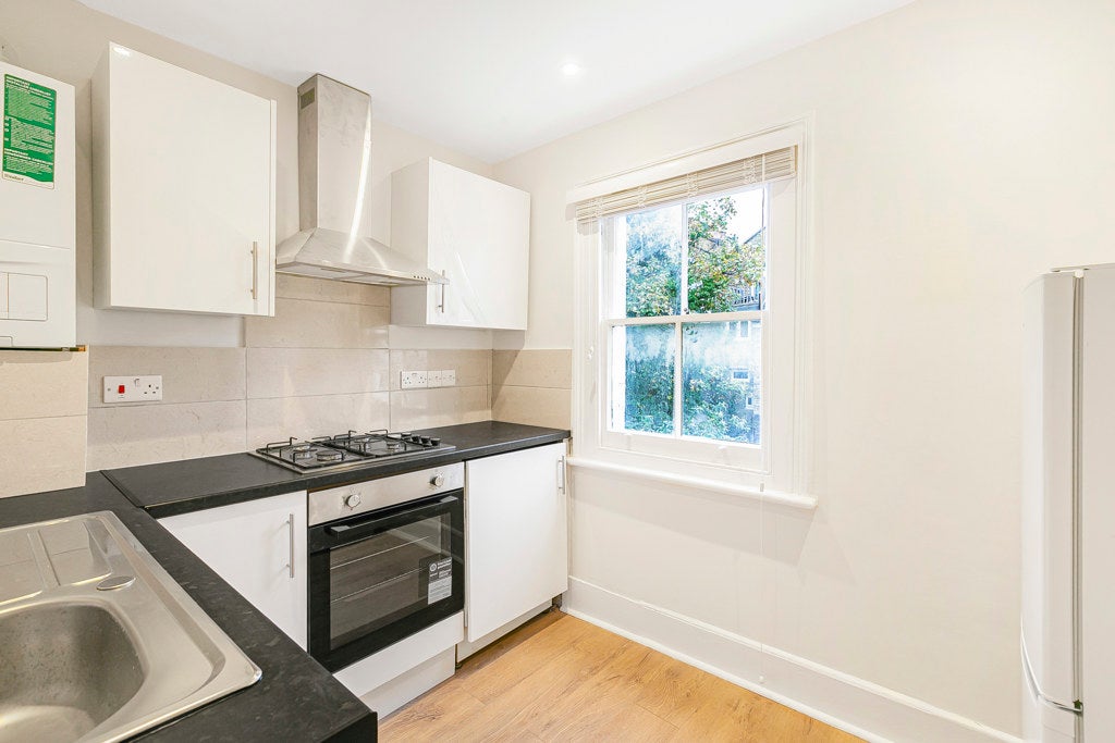 Flat Agate Road in Greater London