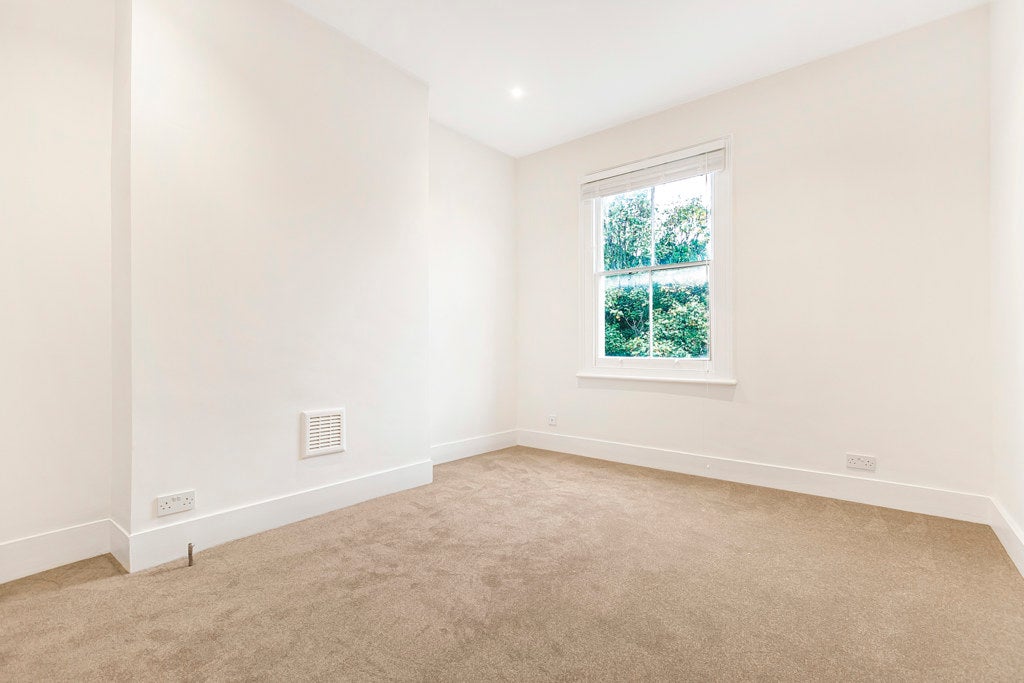 Flat Agate Road in Greater London