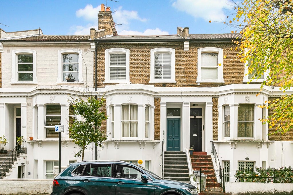 Flat Agate Road in Greater London