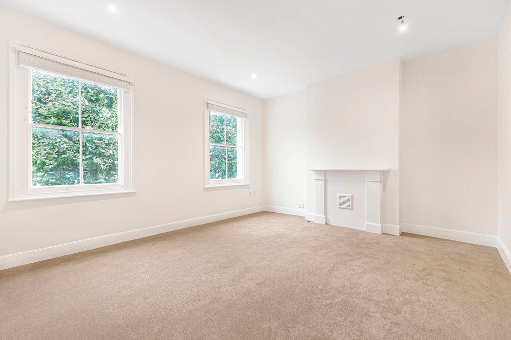 Flat Agate Road in Greater London