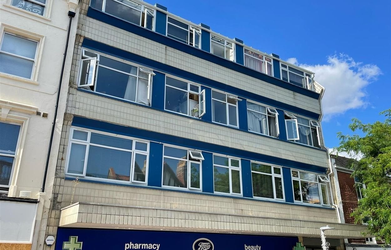 Flat Sandgate Road in Folkestone and Hythe District