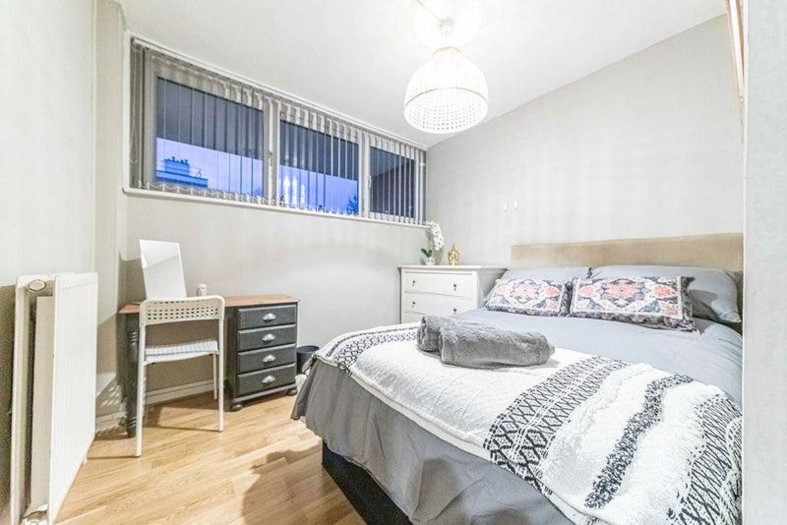 Flat Pitfield Street in Greater London