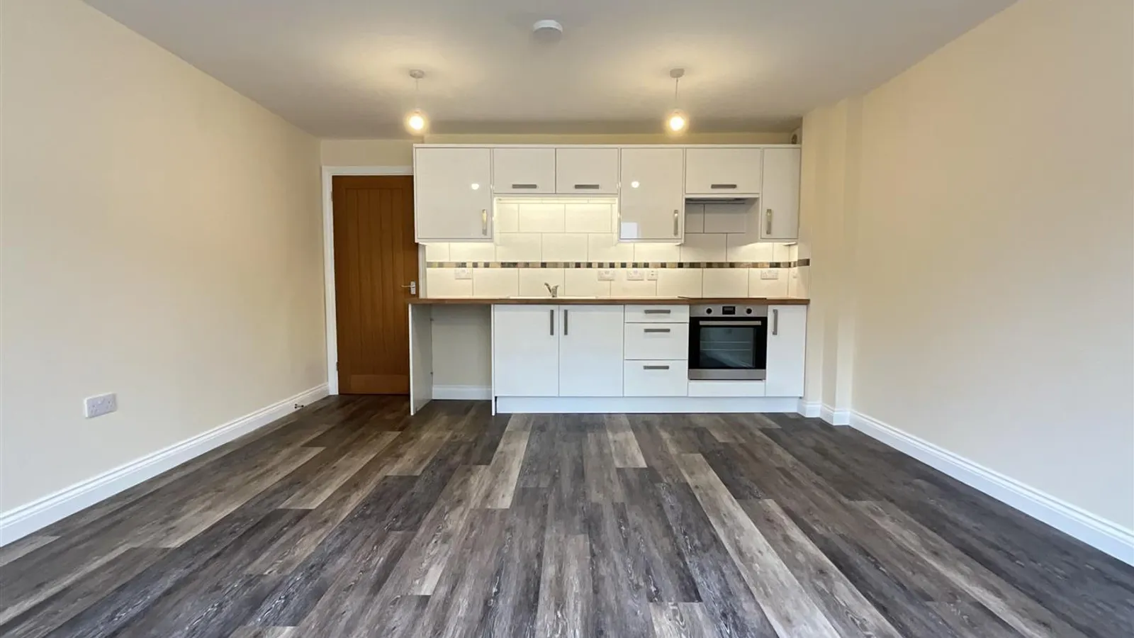 Flat Castle Street in Dursley