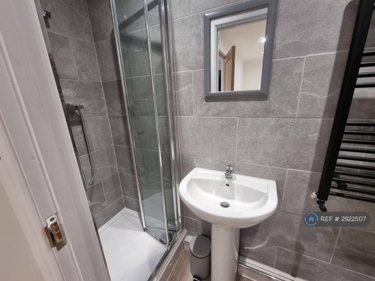 Room John Rous Avenue in Coventry