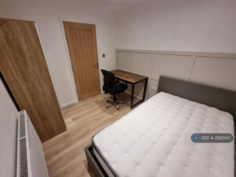 Room John Rous Avenue in Coventry