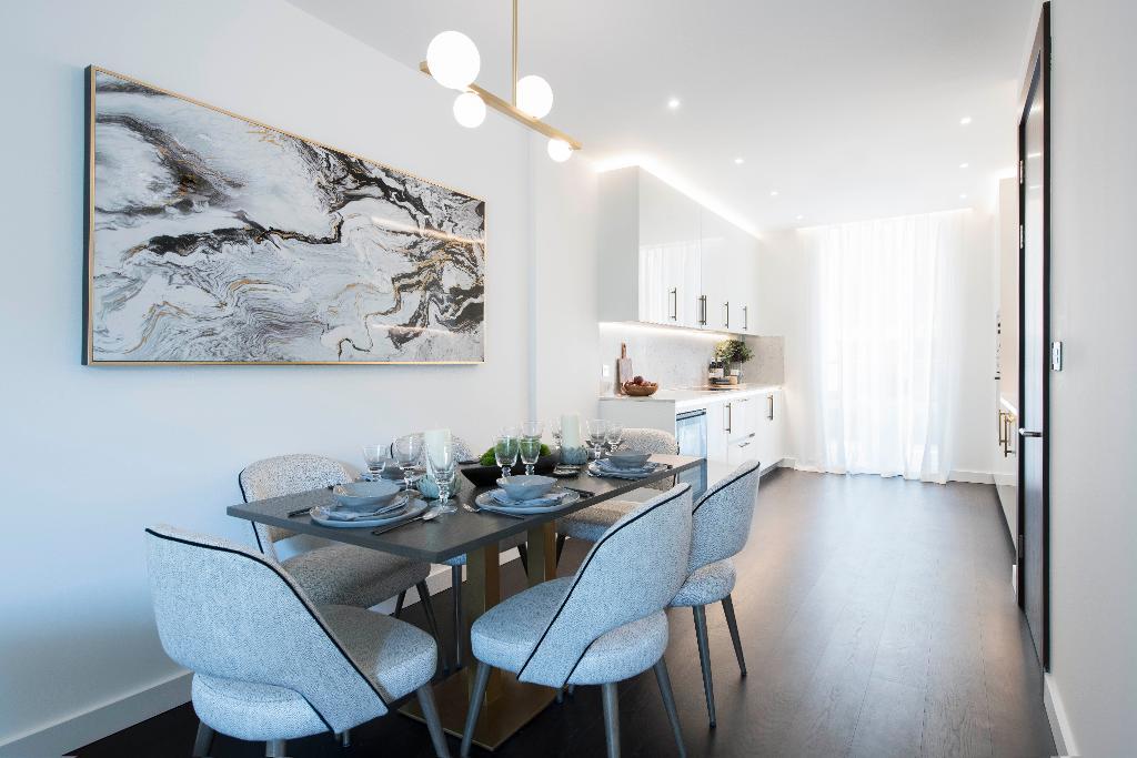 Flat Ponton Road in Greater London