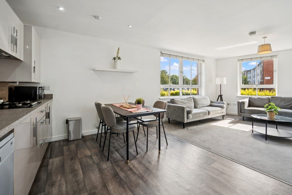 Flat Richmond Park Terrace in Glasgow