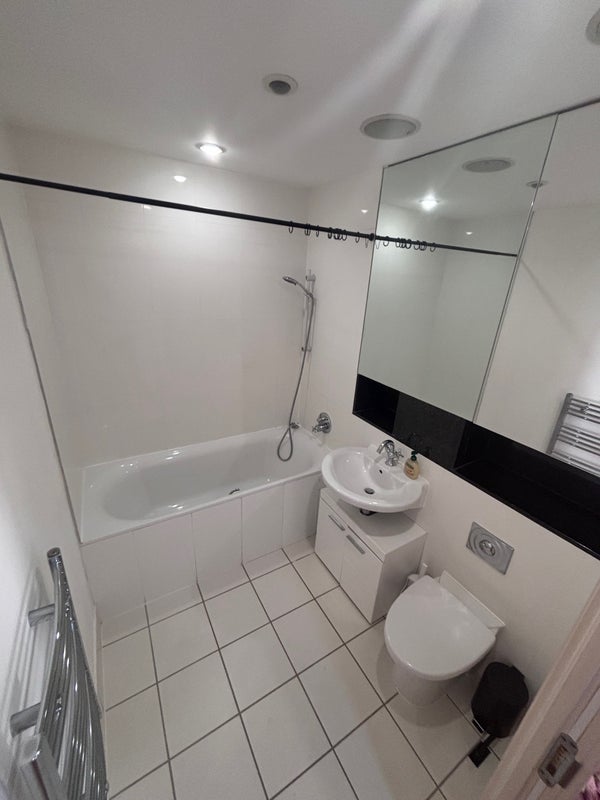 Flat Juniper Drive in Greater London