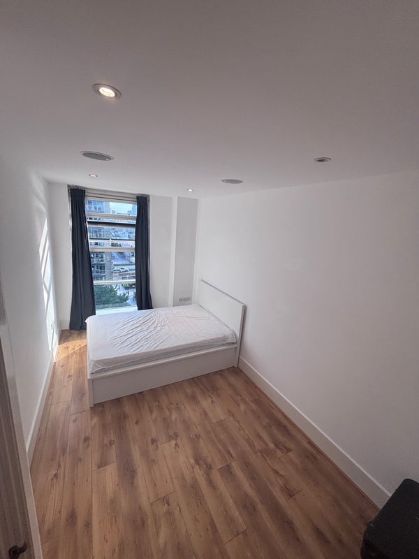 Flat Juniper Drive in Greater London