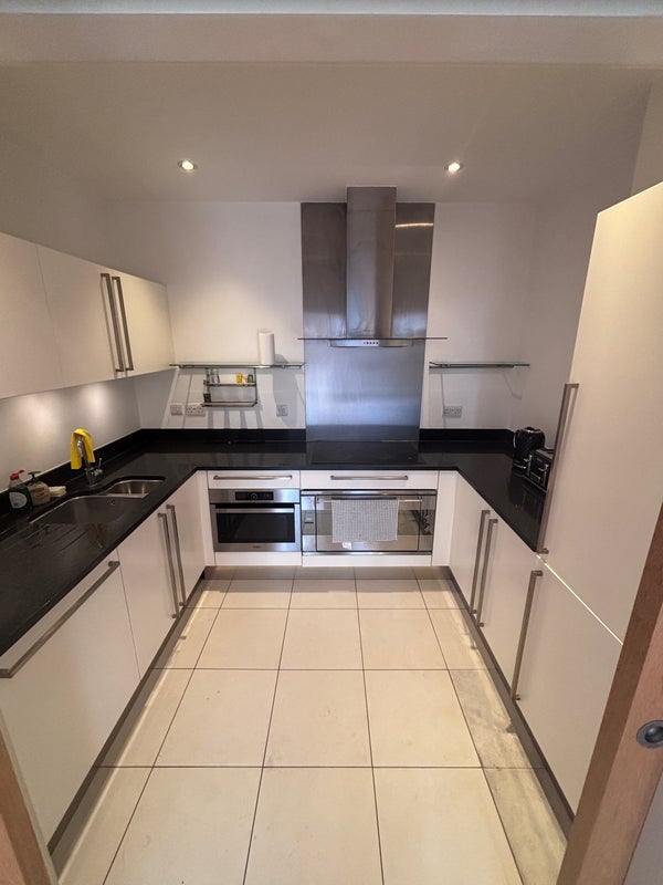 Flat Juniper Drive in Greater London