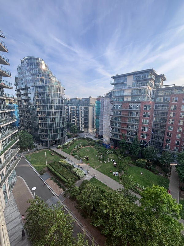 Flat Juniper Drive in Greater London