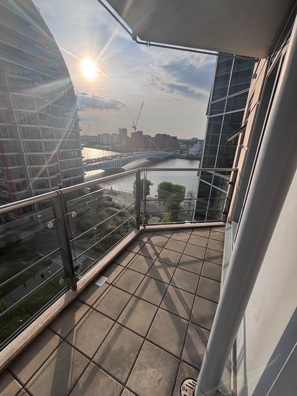 Flat Juniper Drive in Greater London