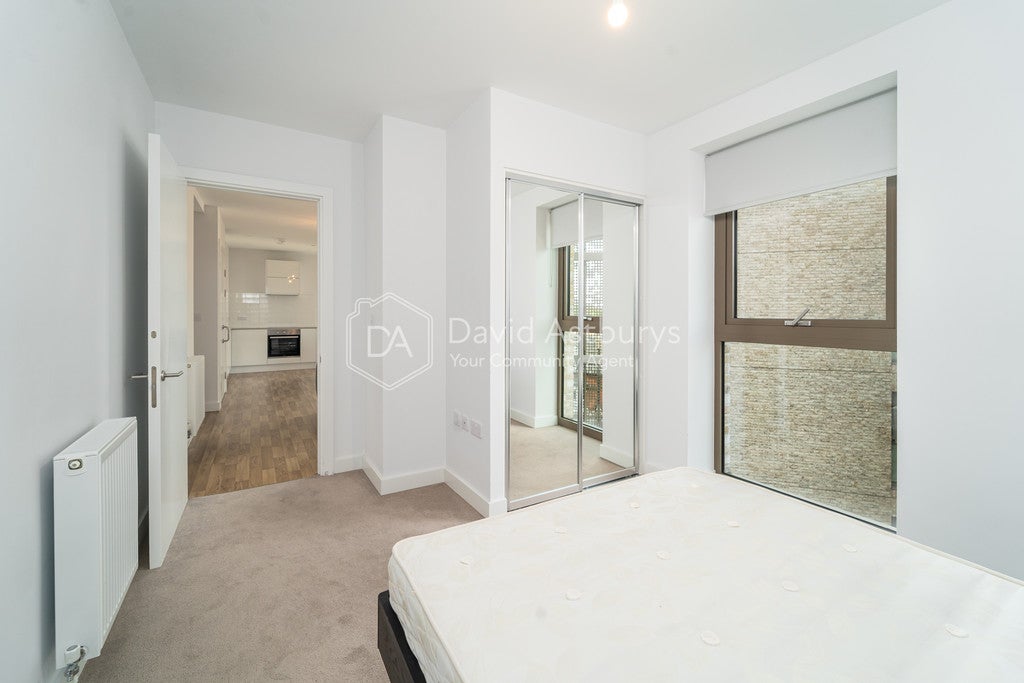 Flat Seven Sisters Road in Greater London