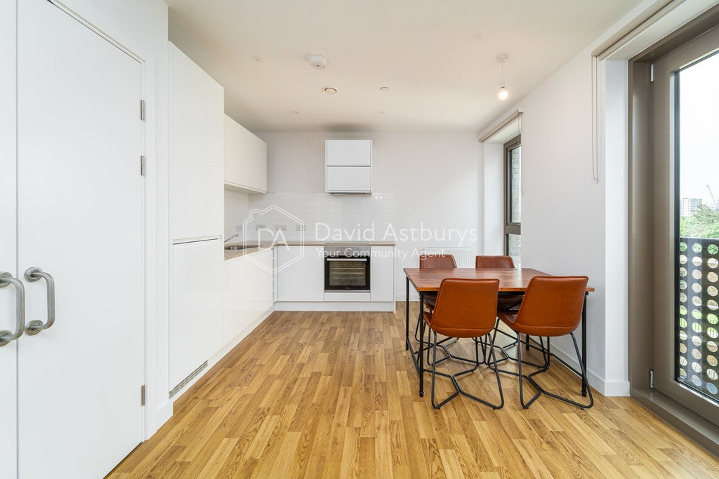 Flat Seven Sisters Road in Greater London