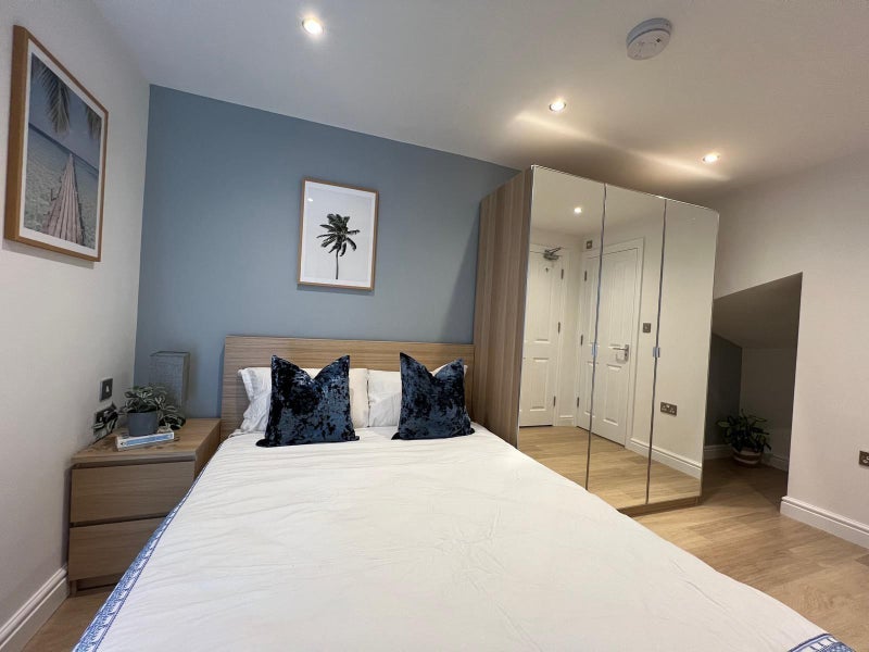 Room Princess Alice Way in Greater London