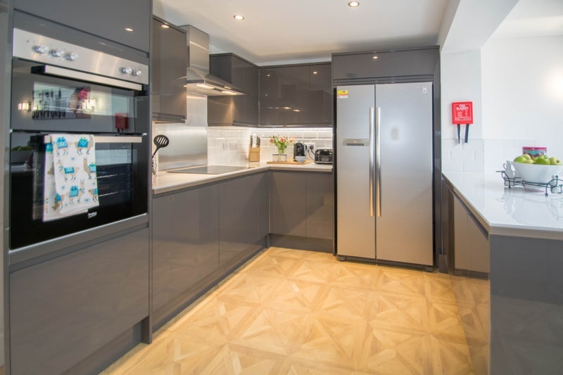 Room Princess Alice Way in Greater London