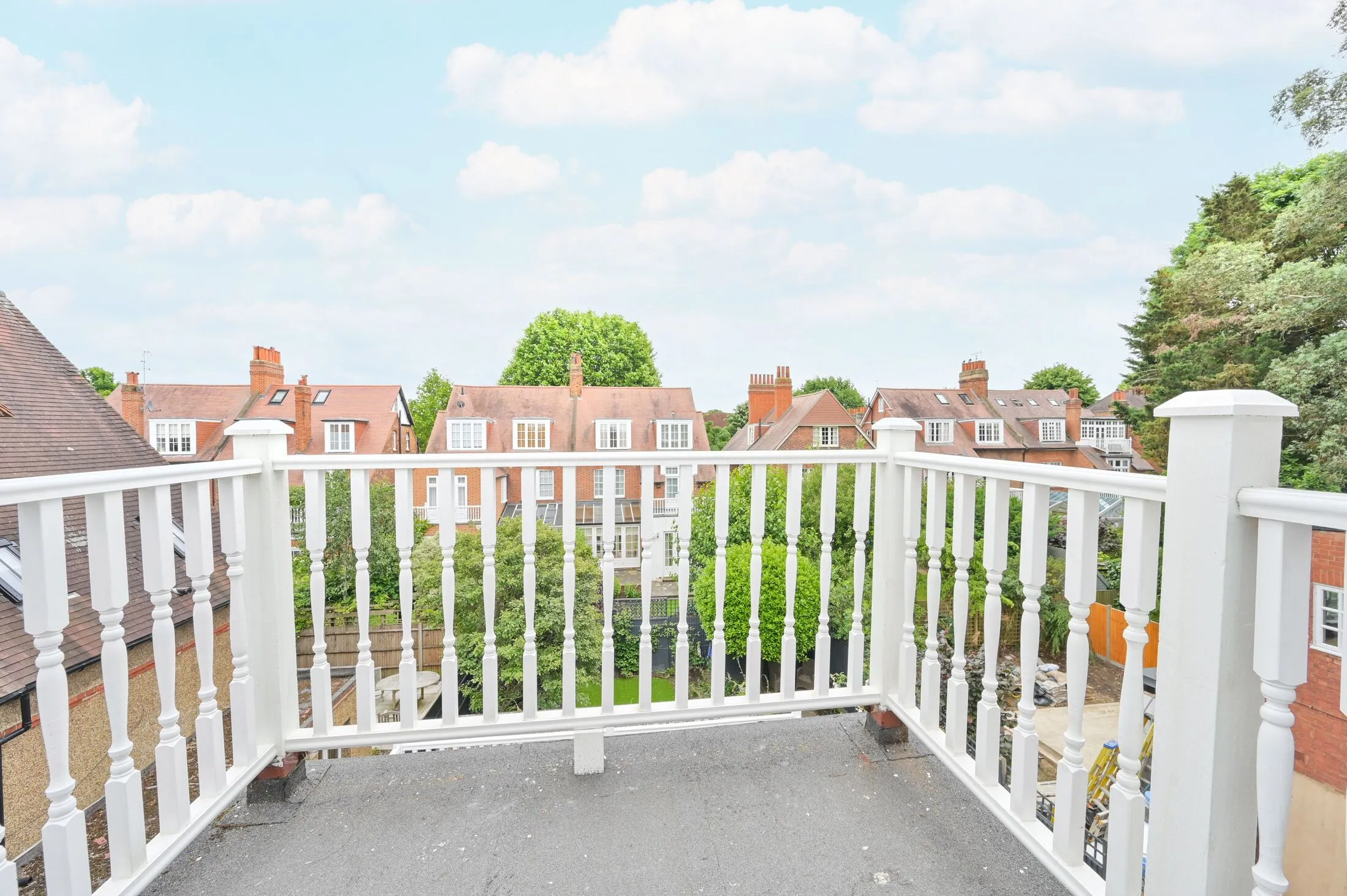 Flat Woodstock Road in Greater London