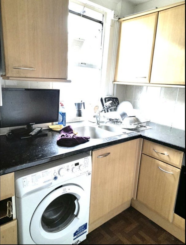 Room Pine Road in Greater London
