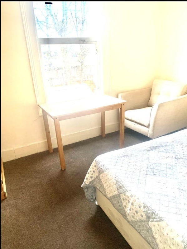 Room Pine Road in Greater London