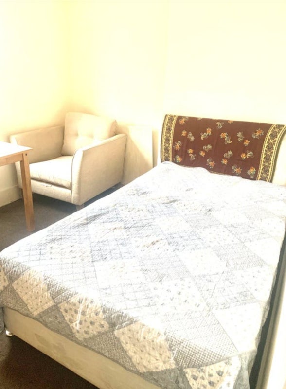 Room Pine Road in Greater London