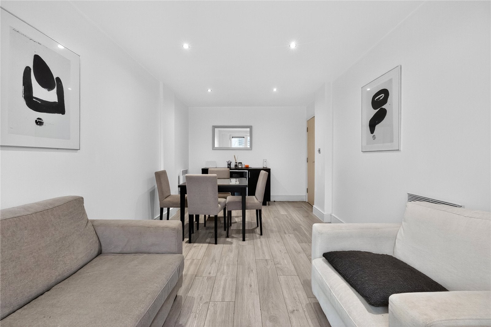 Flat Chiswick High Road in Greater London