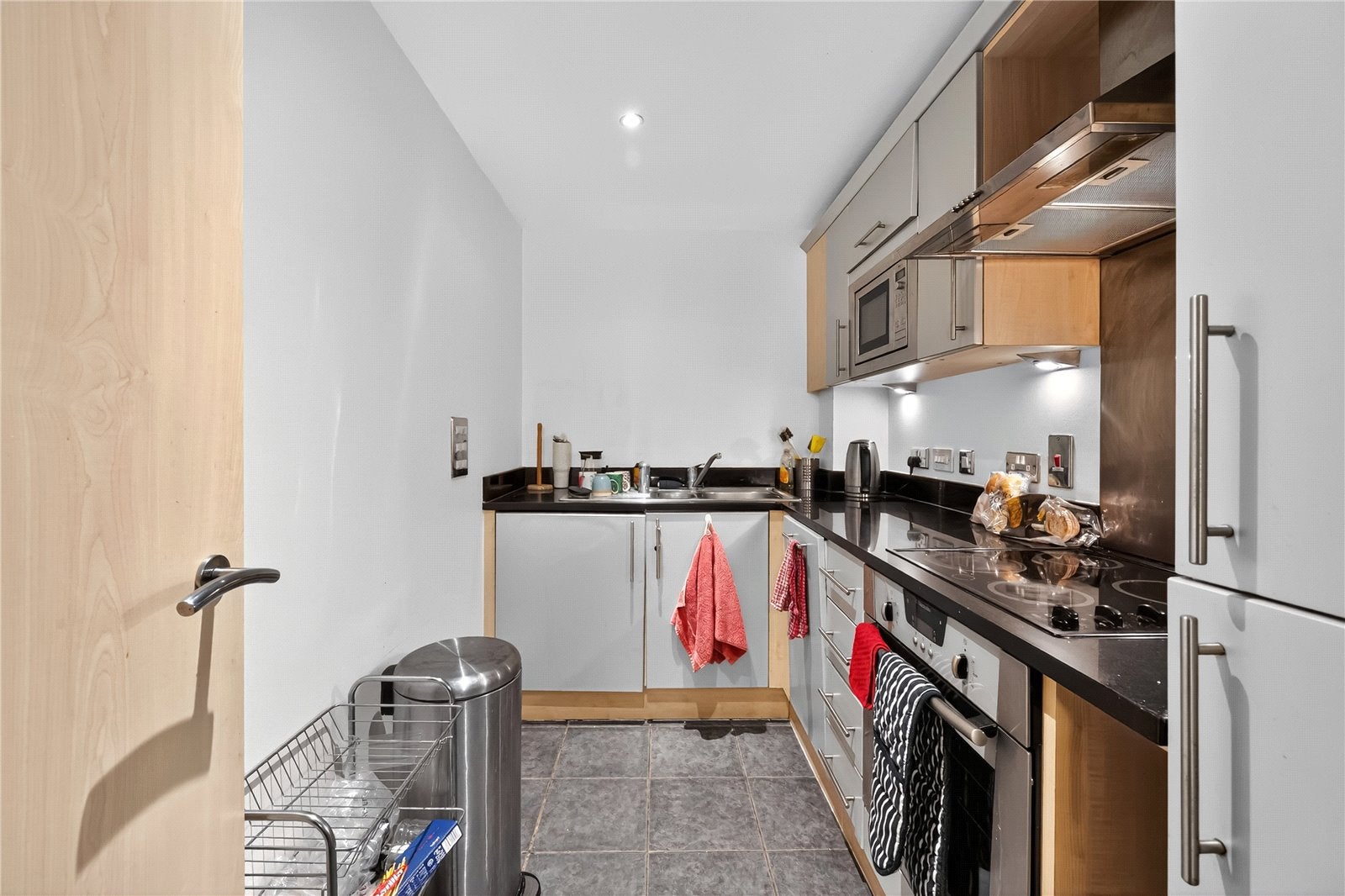 Flat Chiswick High Road in Greater London