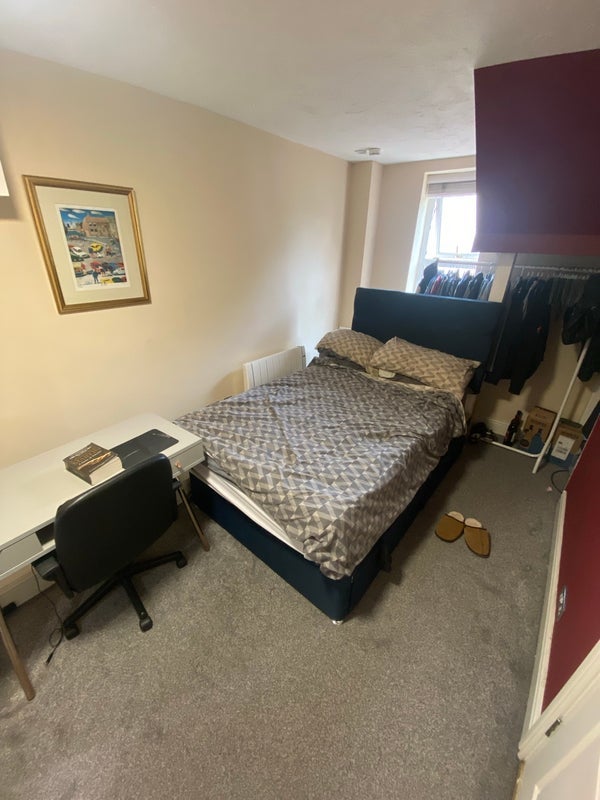 Flat Malmesbury Road in Greater London
