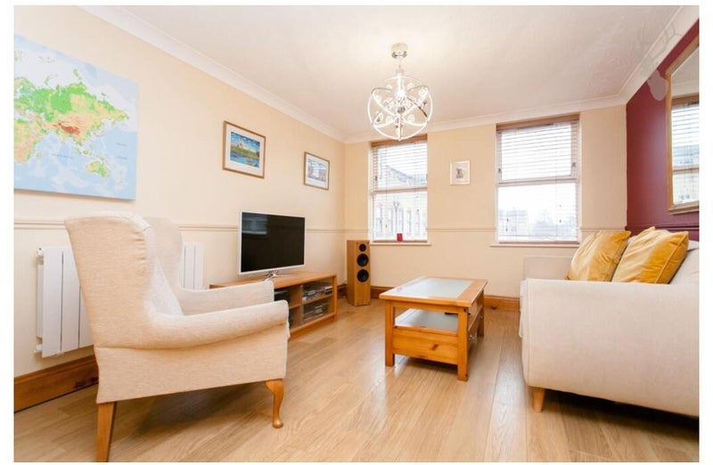 Flat Malmesbury Road in Greater London