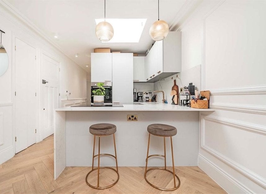 Flat Grange Road in Greater London