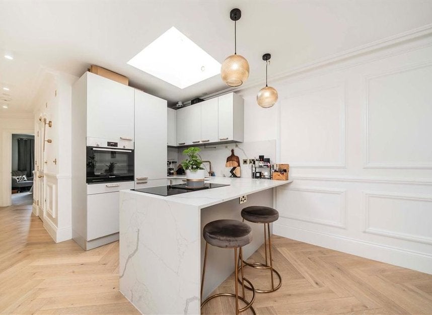 Flat Grange Road in Greater London